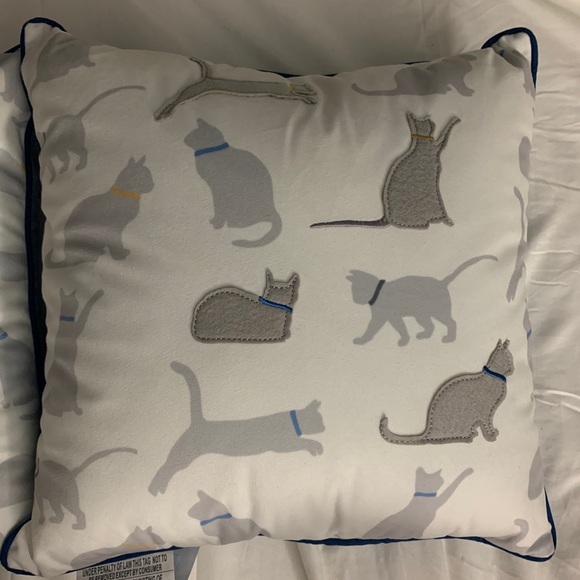 SOLD Decorative Cat Pillows - Picture 4 of 6